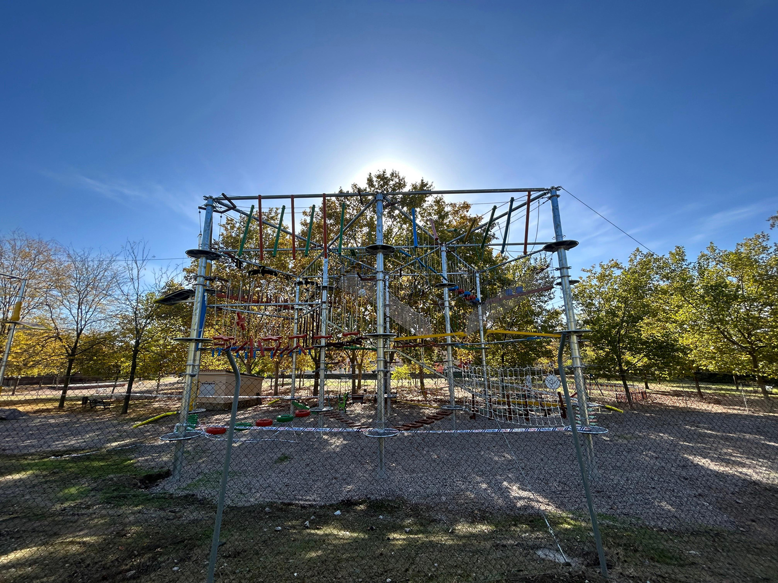 Nuevo parque multiaventura con tirolinas y mirador en altura